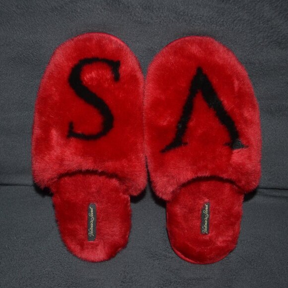 NWOT Victoria's Secret Red V S Closed Toe Faux Fur Slipper - Picture 5 of 5